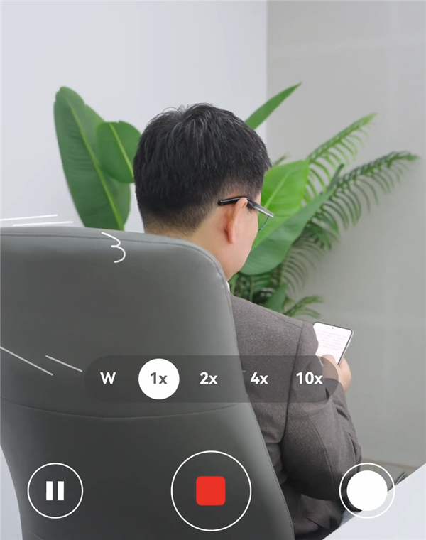 华为Pura新品真机全网首曝 余承东：确实是手机 又不止是手机