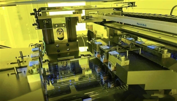 官方：俄罗斯有了第一台自己的350nm光刻机！明年搞定130nm