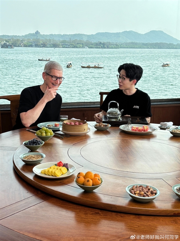 排面！库克现身杭州 约见UP主影视飓风、何同学