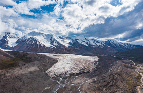 DeepSeek最强对手！中科院大量接入阿里通义千问QwenQ-32B