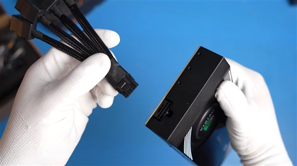 RTX 4090 48GB拆解、实测：噪音吵得耳朵要崩溃了