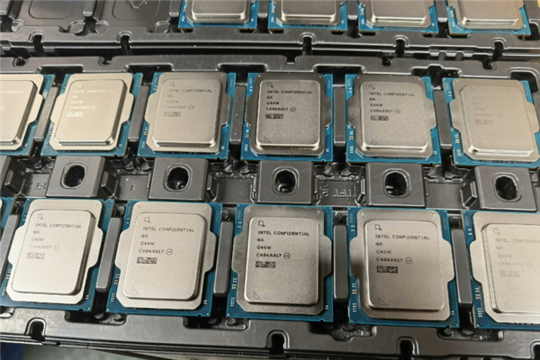 不幸流产的15代酷睿首次出现！居然没有超线程