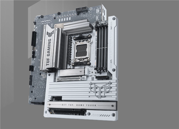 华硕第一次把背插主板给了AMD！自带600W显卡供电插槽