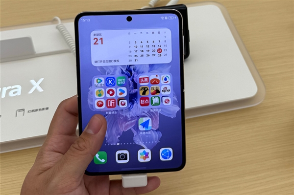 华为Pura X首发阔折叠形态：为16:10鸿蒙生态铺路