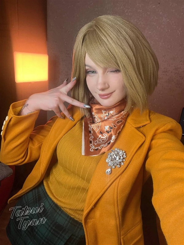 乌克兰美女Cos美图：完美还原艾达王、2B等美女角色