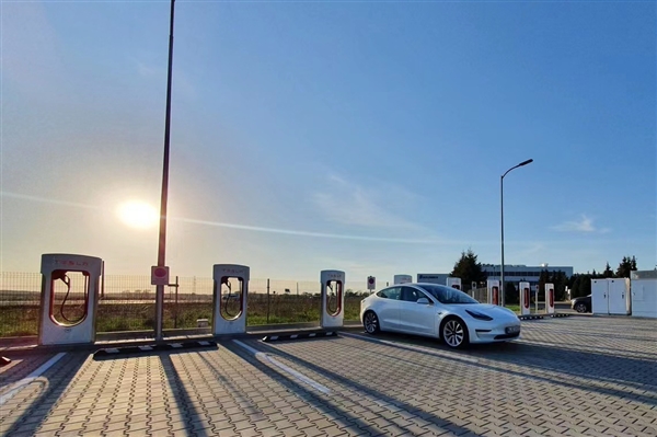 为何很多增程车主在城市工况也尽量用电 小鹏高管：大家愿占便宜