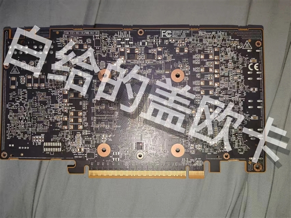 AMD公版RX 9070 XT首次无死角曝光、拆解：看着好眼熟
