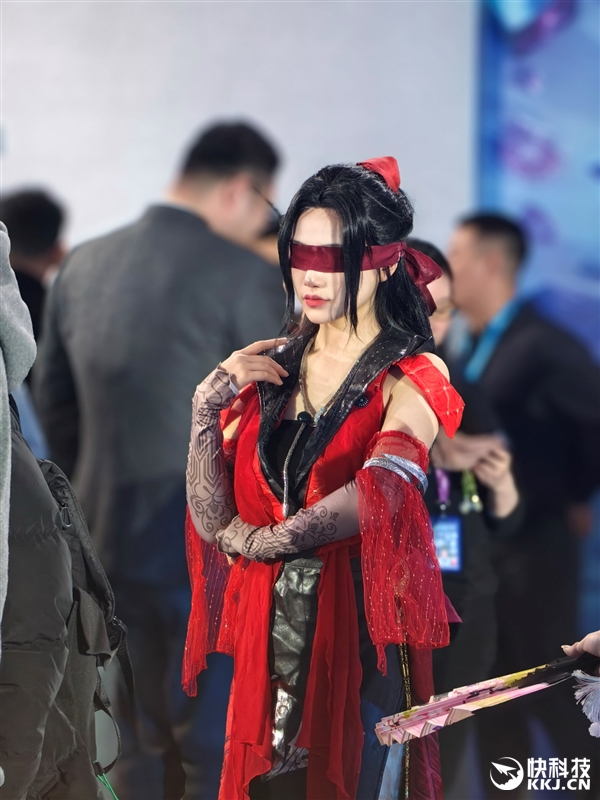 飙升40％能效称王！酷睿Ultra 200HX游戏本正式登场：第一次有了AI