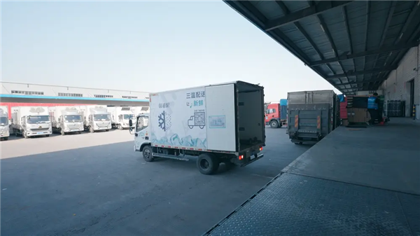 8秒就能出一杯奶茶！霸王茶姬比蜜雪冰城还会赚钱