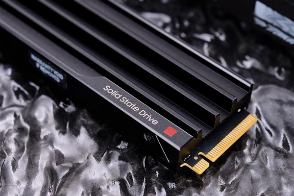 三星9100 PRO PCIe 5.0 NVMe M.2上手：PCIe 5.0时代的性能巅峰