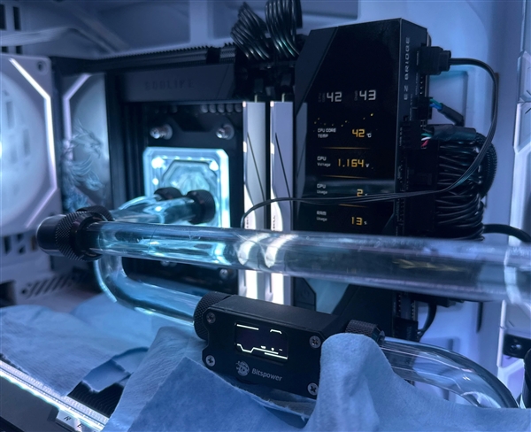 新手第一次开盖AMD锐龙9 9950X3D成功！只用两样简单工具