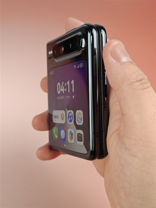 华为Pura X上手：跟纯血鸿蒙简直是绝配