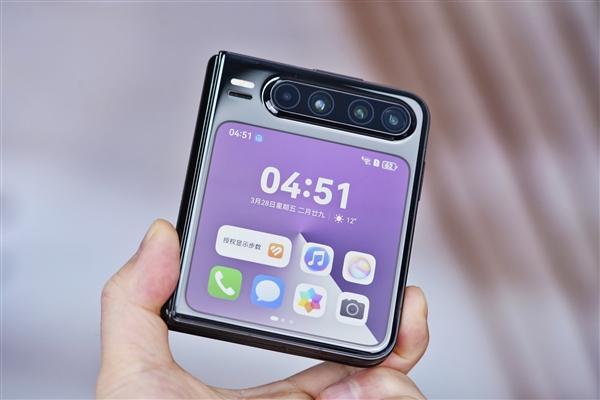 全球首款阔折叠手机！华为Pura X图赏