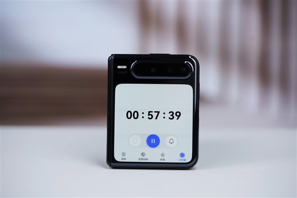 全球首款阔折叠手机！华为Pura X图赏