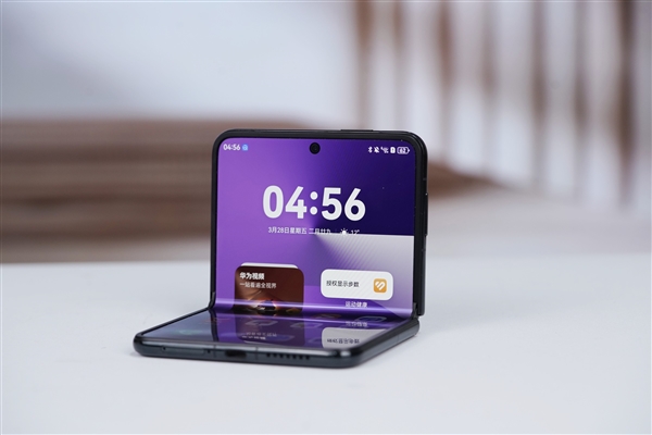 全球首款阔折叠手机！华为Pura X图赏