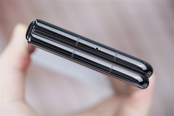 全球首款阔折叠手机！华为Pura X图赏