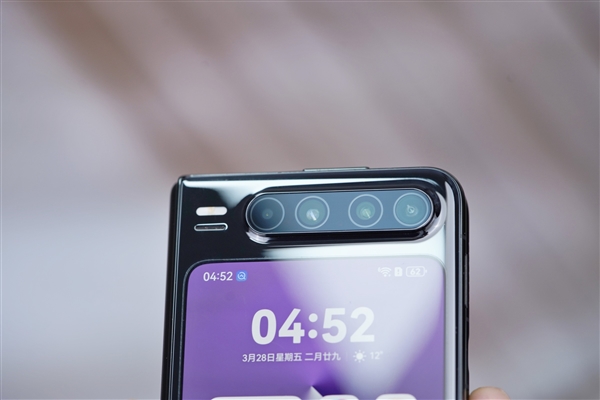 全球首款阔折叠手机！华为Pura X图赏