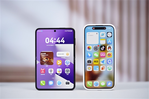 全球首款阔折叠手机！华为Pura X图赏