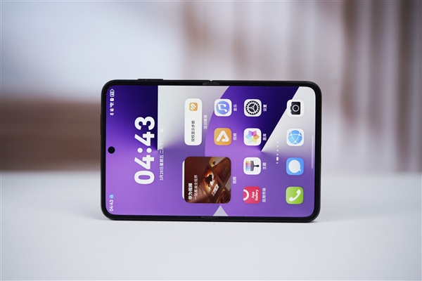 全球首款阔折叠手机！华为Pura X图赏