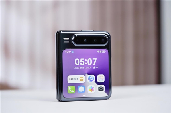 全球首款阔折叠手机！华为Pura X图赏