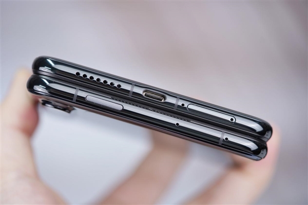 全球首款阔折叠手机！华为Pura X图赏