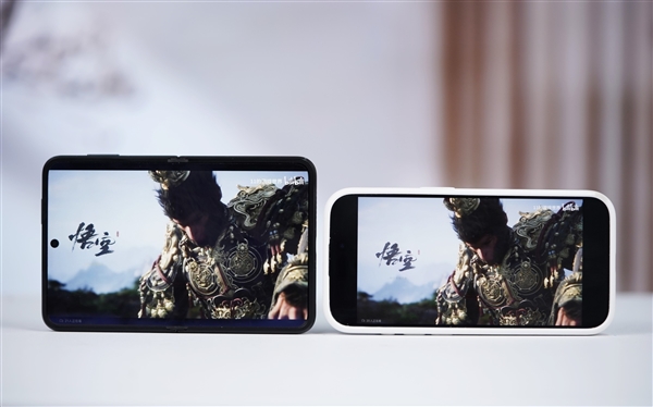 全球首款阔折叠手机！华为Pura X图赏