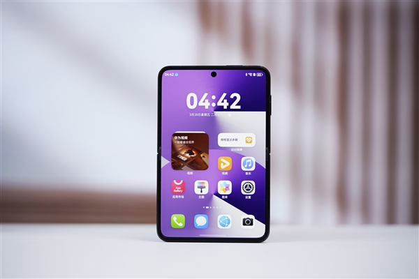 全球首款阔折叠手机！华为Pura X图赏