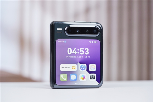 全球首款阔折叠手机！华为Pura X图赏