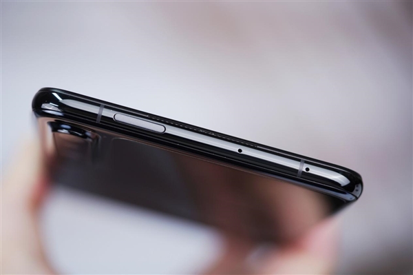 全球首款阔折叠手机！华为Pura X图赏