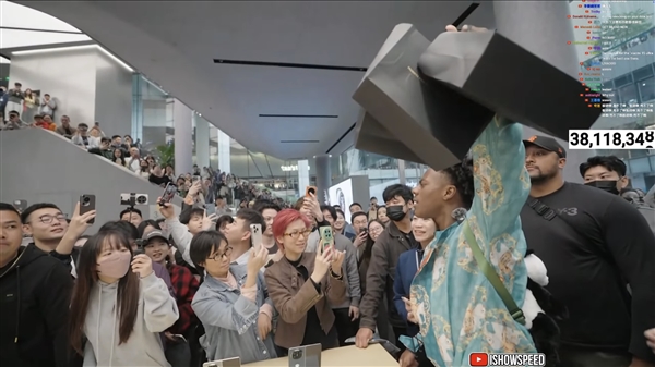 美国超市中国商品被民众抢购 甲亢哥来深圳狂卖3台华为三折叠