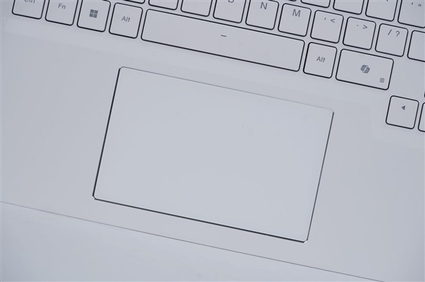 RTX 5090降临！机械革命耀世16 Ultra图赏