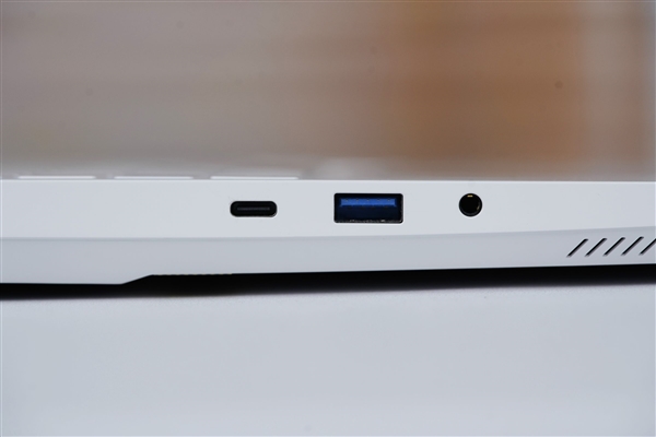 RTX 5090降临！机械革命耀世16 Ultra图赏