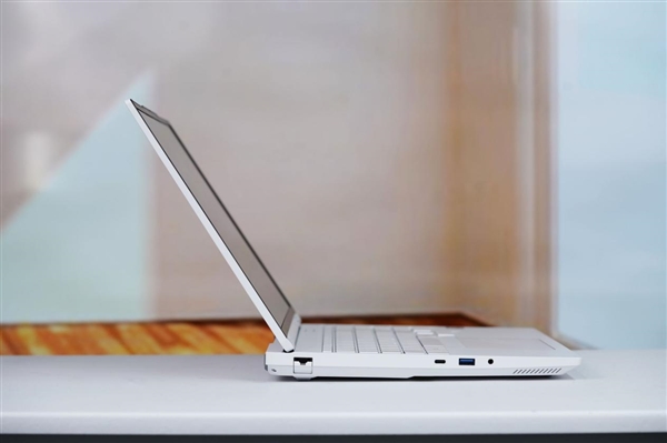 RTX 5090降临！机械革命耀世16 Ultra图赏