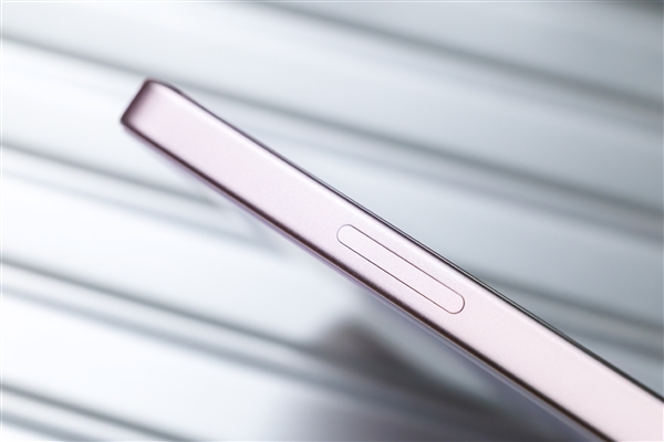 超大杯手机为什么很少做直屏 OPPO周意保揭秘：无奈之举