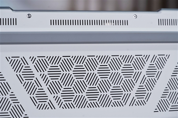 RTX 5090降临！机械革命耀世16 Ultra图赏