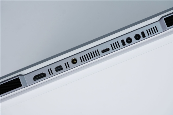 RTX 5090降临！机械革命耀世16 Ultra图赏