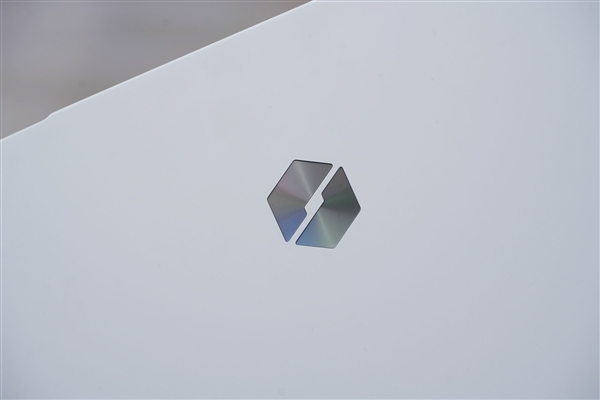 RTX 5090降临！机械革命耀世16 Ultra图赏