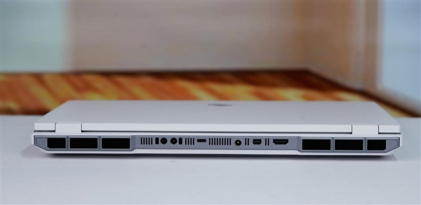 RTX 5090降临！机械革命耀世16 Ultra图赏