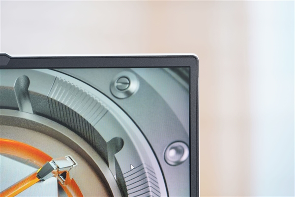 RTX 5090降临！机械革命耀世16 Ultra图赏