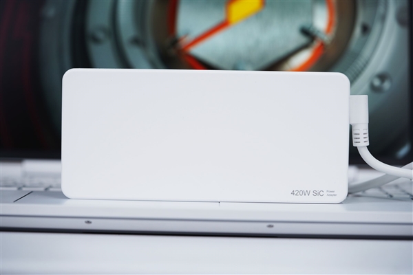 RTX 5090降临！机械革命耀世16 Ultra图赏