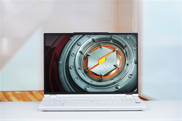 RTX 5090降临！机械革命耀世16 Ultra图赏