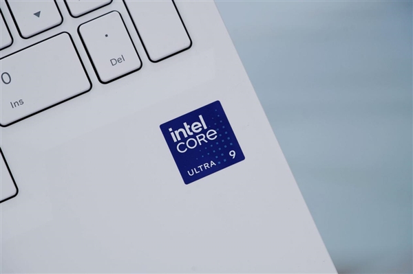 RTX 5090降临！机械革命耀世16 Ultra图赏