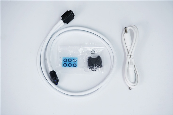 RTX 5090降临！机械革命耀世16 Ultra图赏