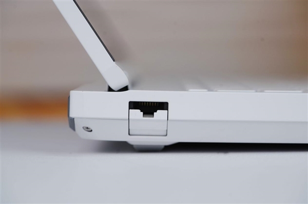 RTX 5090降临！机械革命耀世16 Ultra图赏