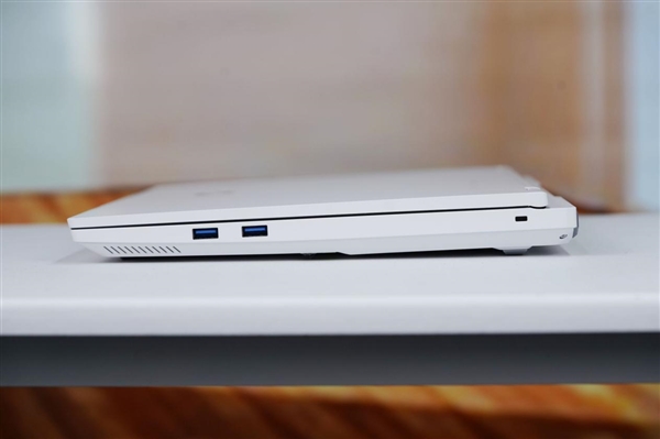 RTX 5090降临！机械革命耀世16 Ultra图赏