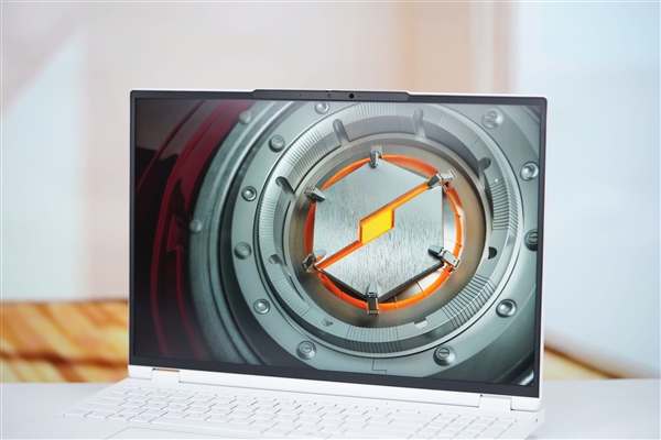 RTX 5090降临！机械革命耀世16 Ultra图赏