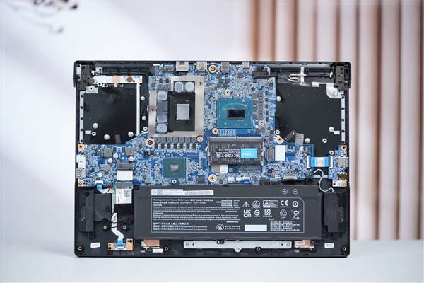 满血RTX 5070Ti加持！七彩虹隐星P16 Pro图赏