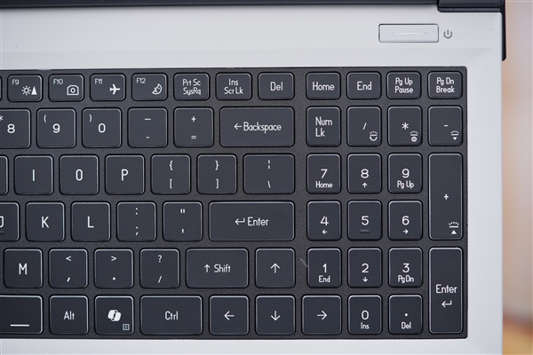 满血RTX 5070Ti加持！七彩虹隐星P16 Pro图赏