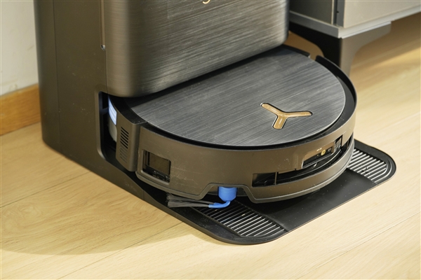 行业首款双核旗舰洗地机！地宝X9 PRO图赏