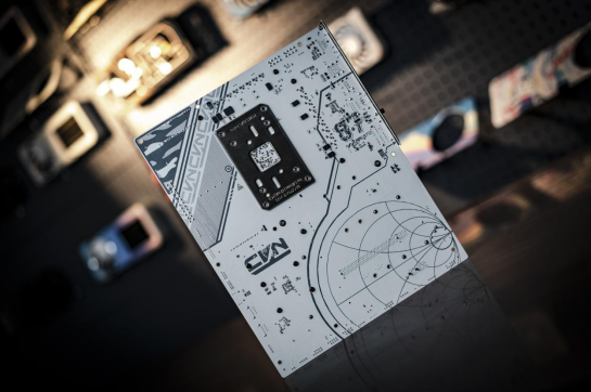 七彩虹CVN X870 ARK电竞主板来了：显卡易拆、寒霜散热装甲